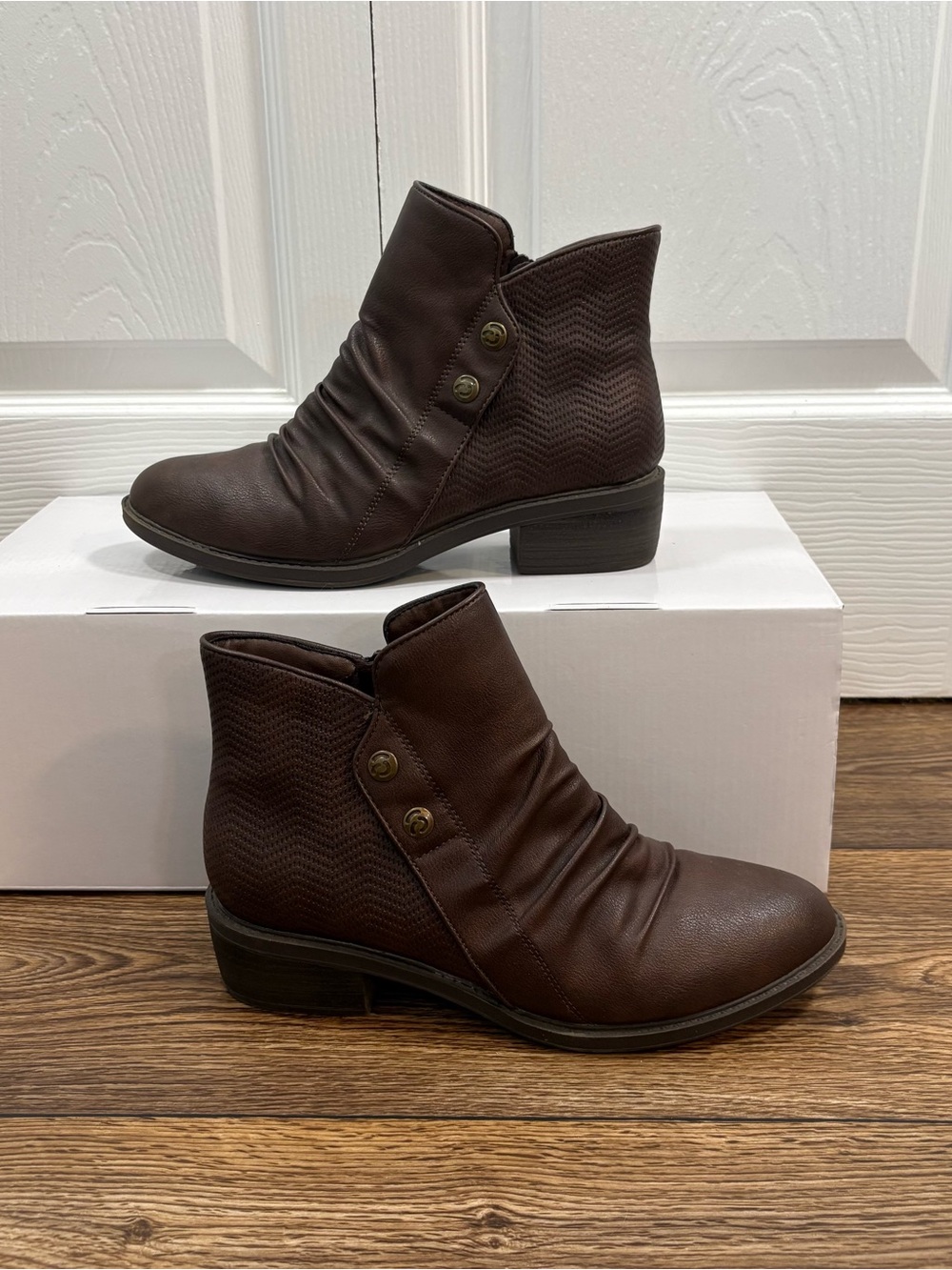 BareTraps Stevie Brown Ankle Booties Women’s 8.5W Wide Side Zip Comfort Boots